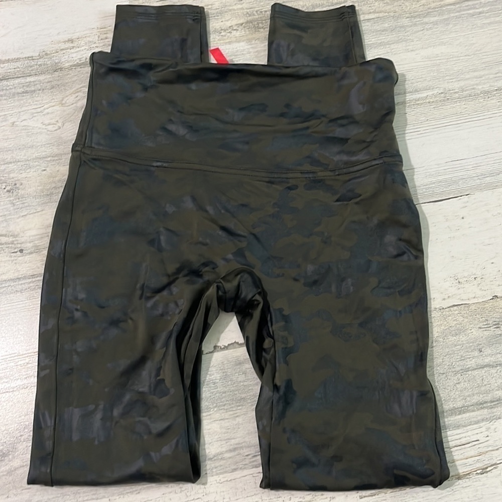 Spanx Faux Camo Green Leggings Size M - Picture 2 of 8